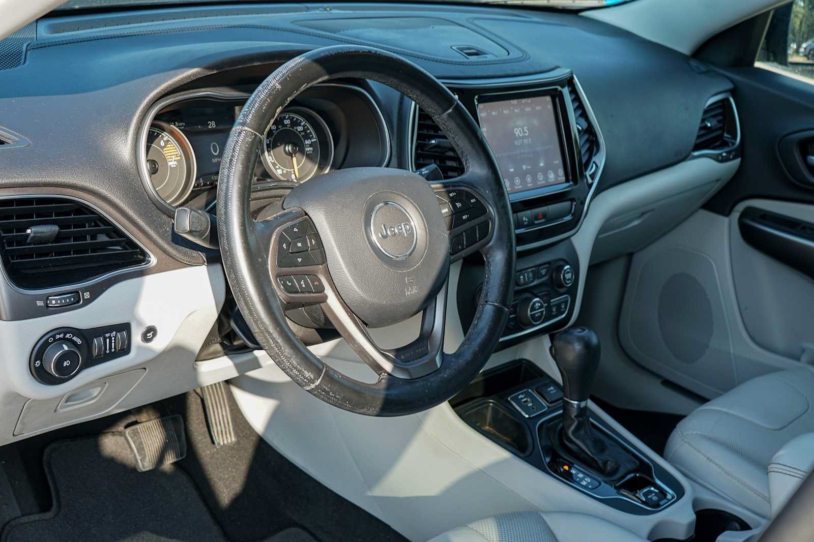 Used 2020 Jeep Cherokee Limited FWD image 8