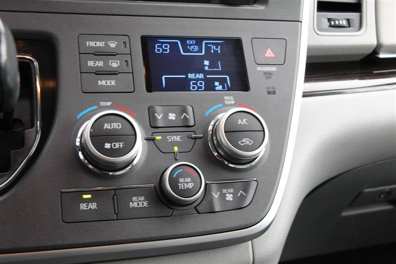 Used 2020 Toyota Sienna XLE w/ XLE Navigation Package AWD/4WD image 25