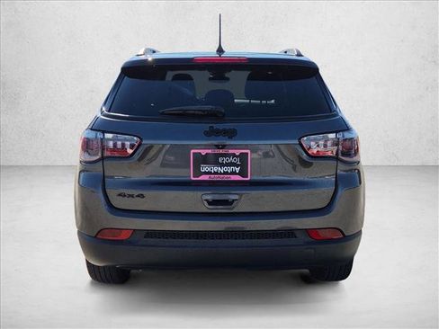 Used 2023 Jeep Compass Latitude AWD/4WD image 5