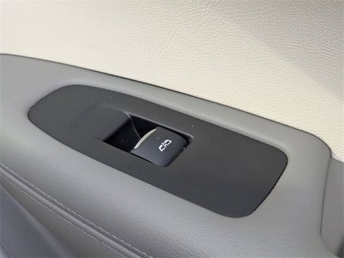 Used 2025 Cadillac XT6 Premium Luxury image 37