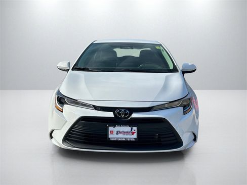 Used 2025 Toyota Corolla LE image 2