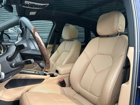 Certified 2026 Porsche Macan AWD/4WD image 7