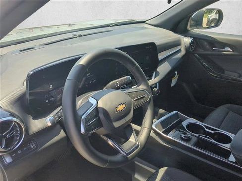 Used 2026 Chevrolet Equinox LT AWD/4WD image 10
