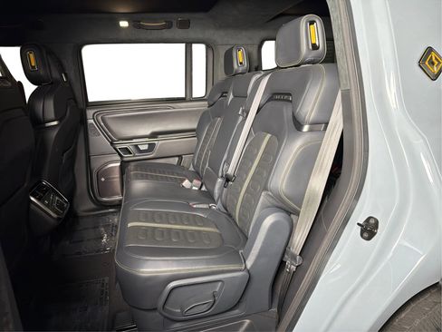 Used 2023 Rivian R1S Adventure AWD/4WD image 10