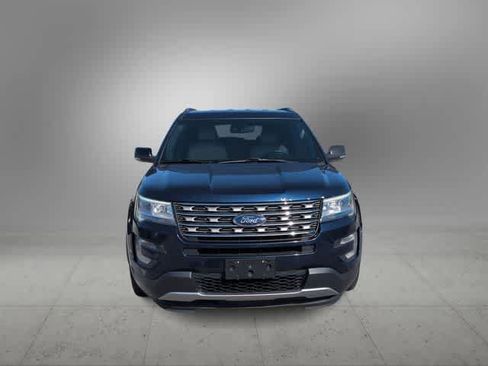 Used 2017 Ford Explorer XLT w/ Equipment Group 202A FWD image 3