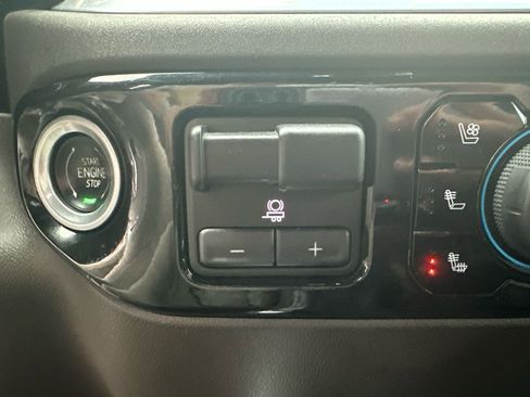 Used 2022 Chevrolet Silverado 1500 LTZ image 32