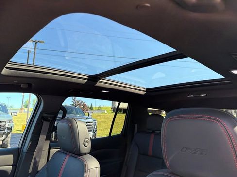 Certified 2024 Chevrolet Traverse RS w/ LPO, Floor Liner Package AWD/4WD image 19
