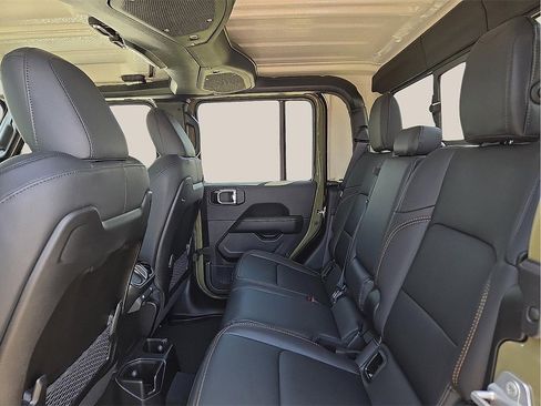 New 2025 Jeep Gladiator Sport image 8
