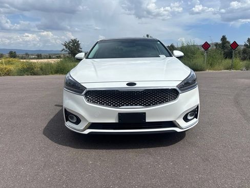 Used 2017 Kia Cadenza Premium w/ Luxury Package FWD image 9