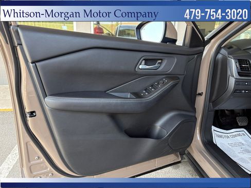 Used 2024 Nissan Rogue SV FWD image 11