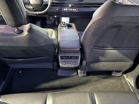 Used 2024 Nissan Ariya FWD image 17