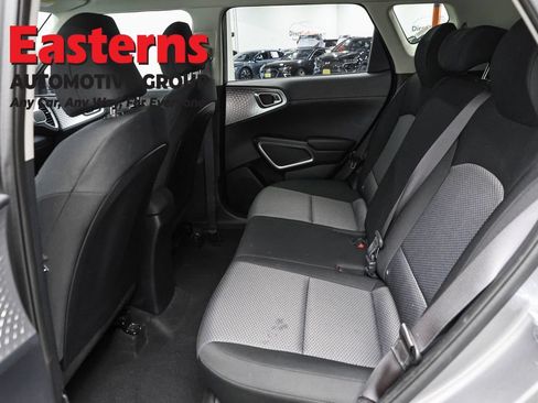 Used 2025 Kia Soul LX w/ LX Technology Package FWD image 20