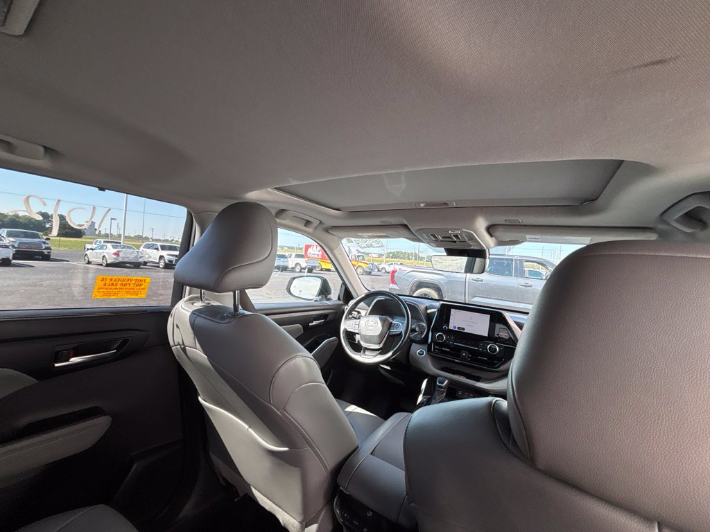 Used 2024 Toyota Highlander XLE AWD/4WD image 34