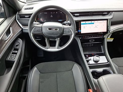 New 2026 Jeep Grand Cherokee Altitude image 7