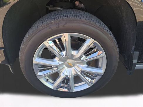 Used 2022 Chevrolet Silverado 1500 High Country w/ High Country Premium Package AWD/4WD image 11