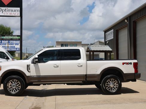 Used 2017 Ford F250 King Ranch w/ King Ranch Ultimate Package AWD/4WD image 7