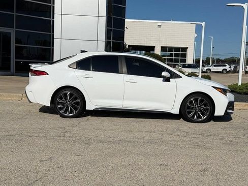 Used 2022 Toyota Corolla SE FWD image 2