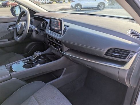 Used 2023 Nissan Rogue SV image 34
