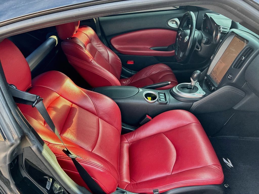 Used 2014 Nissan 370Z Coupe RWD image 25