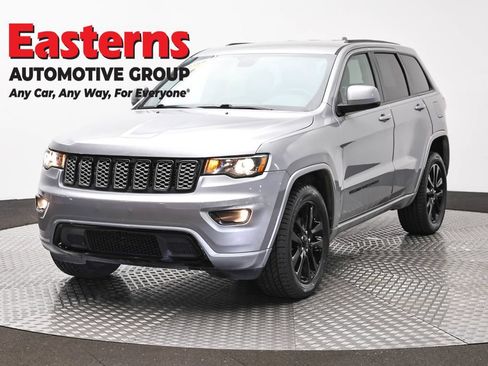 Used 2017 Jeep Grand Cherokee Altitude AWD/4WD image 1