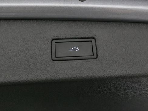 Used 2022 Volkswagen Tiguan SE image 15