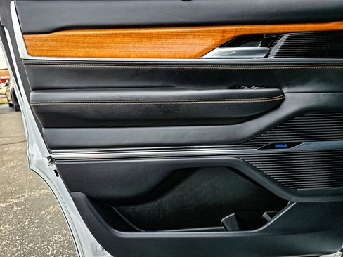 Used 2022 Jeep Grand Wagoneer Series III image 29