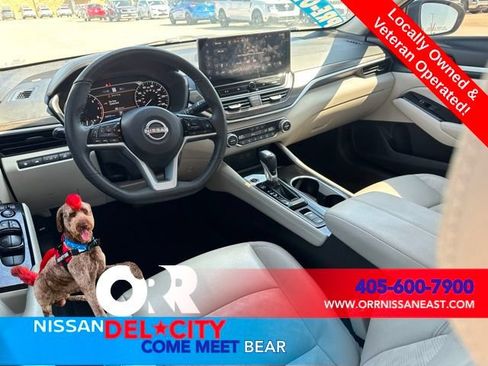 Used 2025 Nissan Altima 2.5 SL FWD image 12