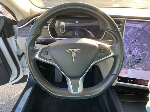 Used 2015 Tesla Model S 70 image 13