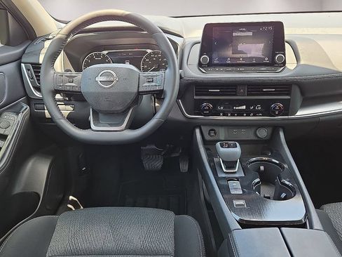 Used 2025 Nissan Rogue SV FWD image 10