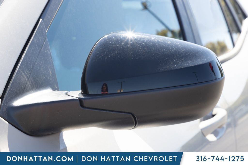 New 2026 Chevrolet Trax RS w/ Sunroof Package FWD image 31