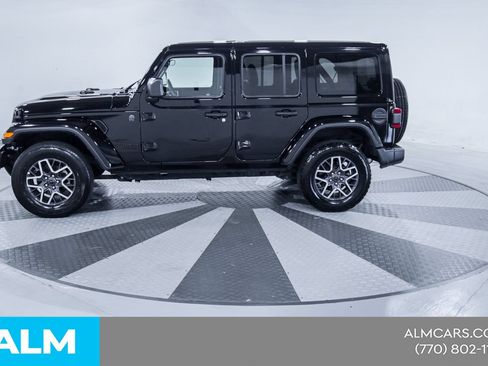 Used 2025 Jeep Wrangler Unlimited Sahara AWD/4WD image 5