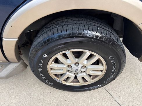 Used 2014 Ford Expedition XLT w/ Equipment Group 202A AWD/4WD image 18