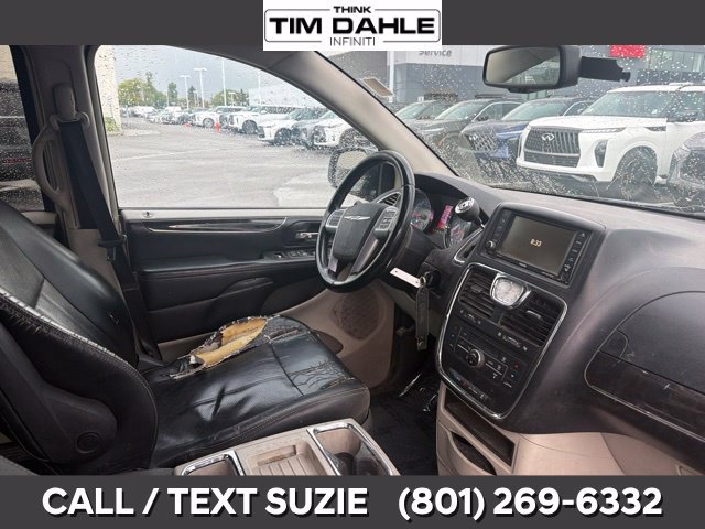 Used 2012 Chrysler Town & Country Touring w/ Entertainment Group #1 FWD image 10