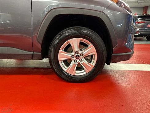 Used 2021 Toyota RAV4 LE AWD/4WD image 29