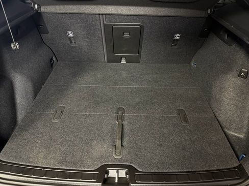 Used 2023 Volvo XC40 Recharge Plus image 34