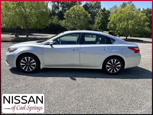 Used 2016 Nissan Altima 2.5 SL w/ 2.5 Technology w/LED Package FWD image 4