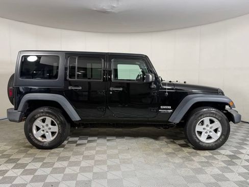 Used 2018 Jeep Wrangler Unlimited Sport S AWD/4WD image 9