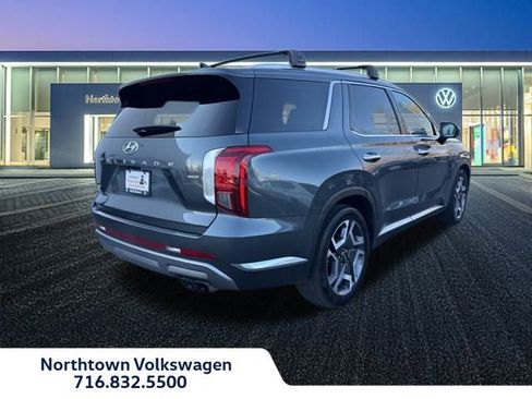 Used 2023 Hyundai Palisade Limited image 3