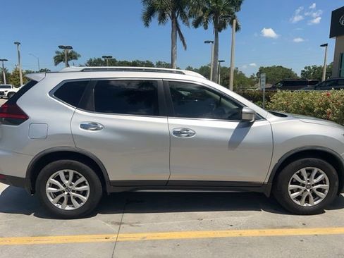 Used 2018 Nissan Rogue SV FWD image 1