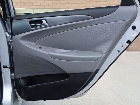 Used 2014 Hyundai Sonata Limited w/ Panoramic Sunroof Package 02 FWD image 19