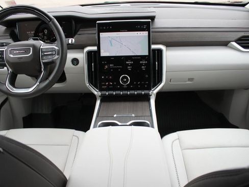 Used 2024 GMC Acadia Denali w/ Super Cruise Package image 9