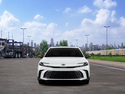 New 2026 Toyota Camry Hybrid image 2