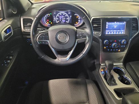Used 2018 Jeep Grand Cherokee Laredo RWD image 22