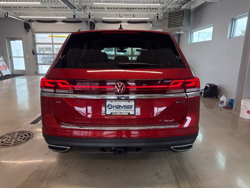 Used 2024 Volkswagen Atlas SE AWD/4WD image 17