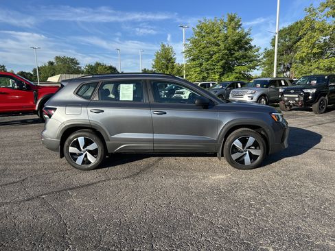 Used 2025 Volkswagen Taos S AWD/4WD image 2