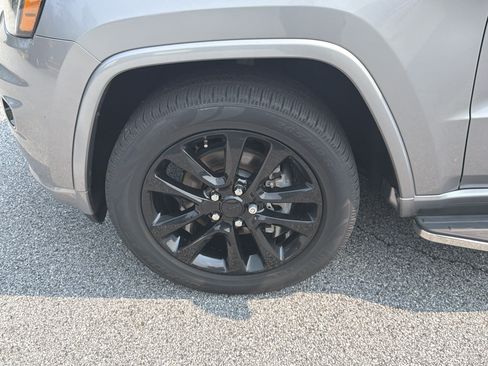 Used 2020 Jeep Grand Cherokee Altitude AWD/4WD image 14
