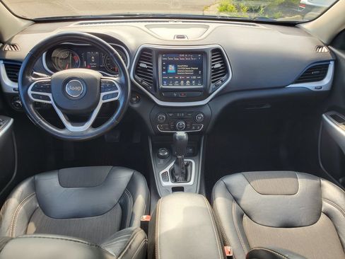 Used 2018 Jeep Cherokee Latitude Plus w/ Comfort/Convenience Group AWD/4WD image 13