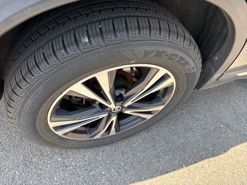 Used 2018 Nissan Rogue SL AWD/4WD image 9