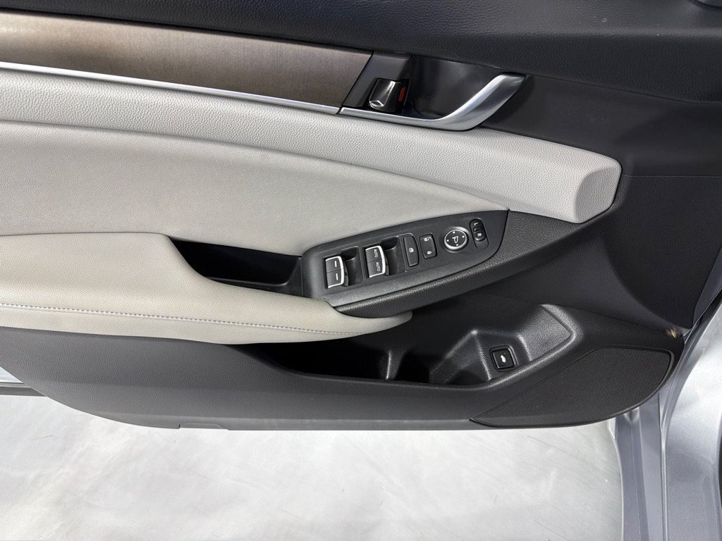 Used 2018 Honda Accord LX image 10