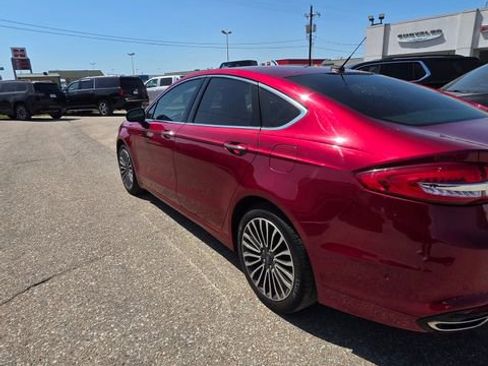 Used 2017 Ford Fusion SE w/ Fusion SE Technology Package FWD image 5